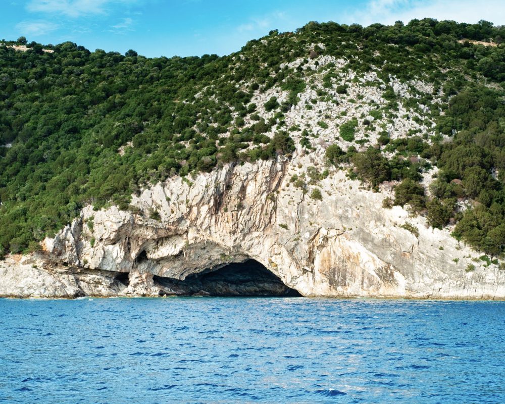 Papanikolis Cave